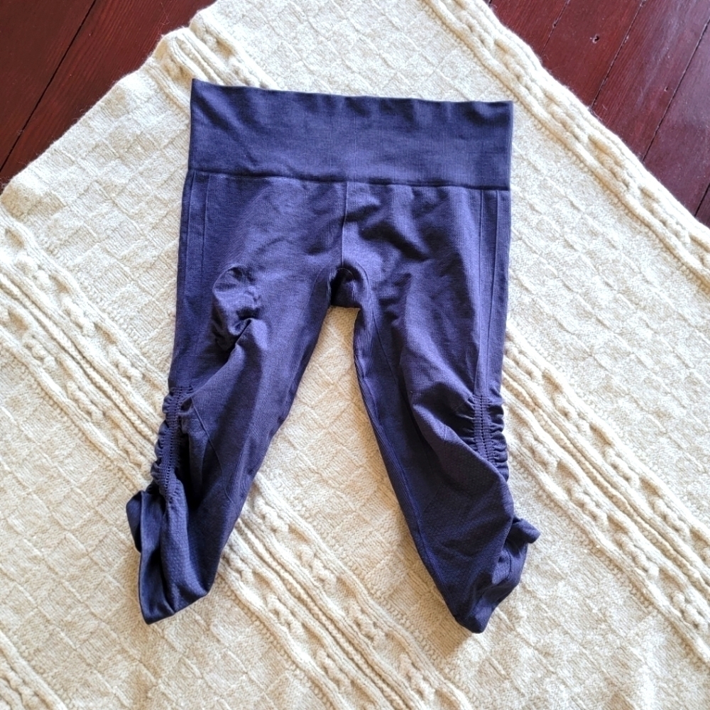 Lululemon Ebb and Flow Crop Legging Ruched Scrunch Legs size 8 Blue/Purple